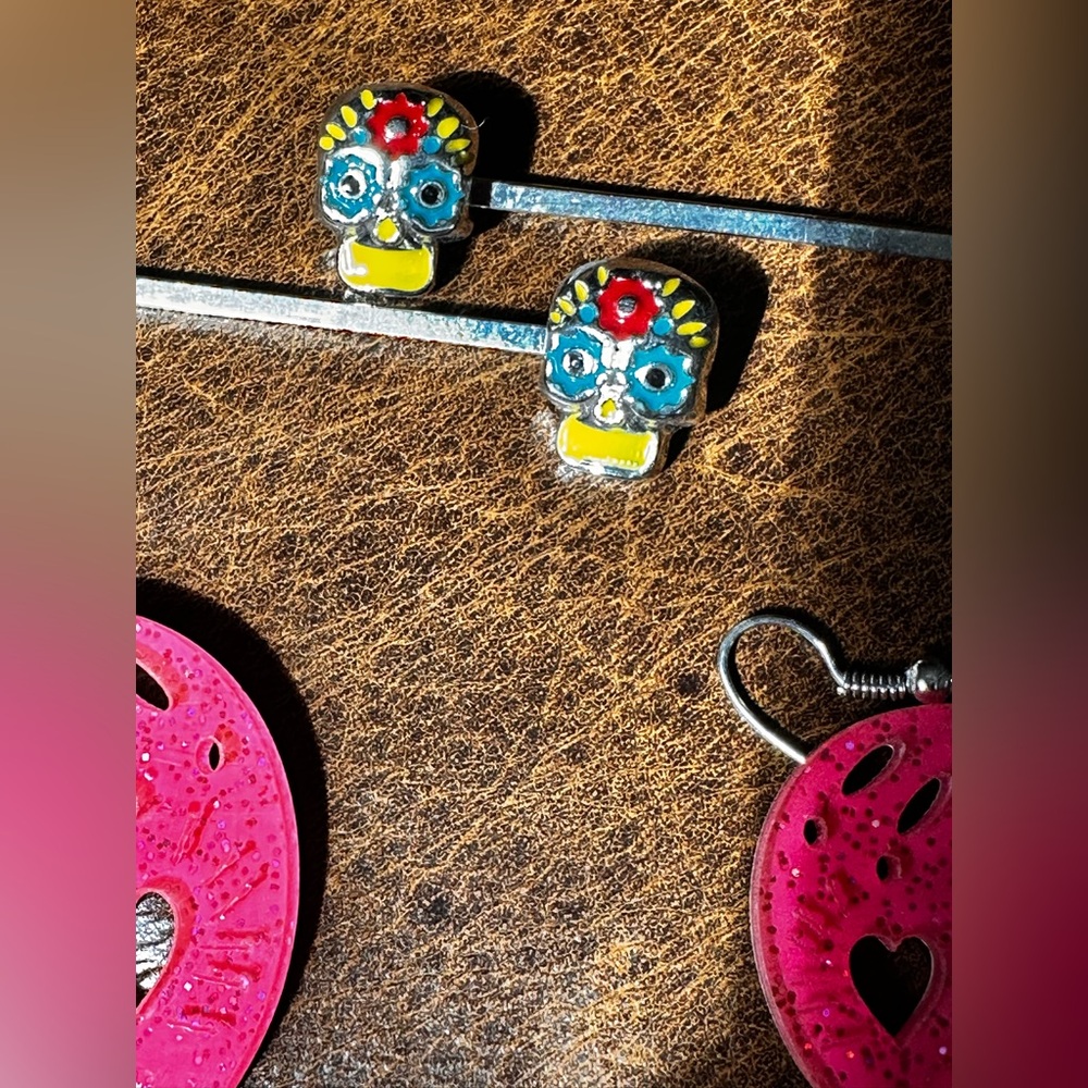 Colorful Skull Pendant Necklace, Earrings and hair clips - Picture 2 of 6